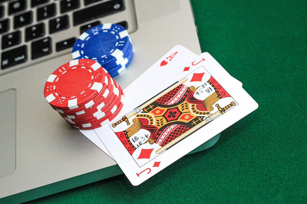 Three Card Poker live dealer interface showing hand rankings and betting buttons on king4d login